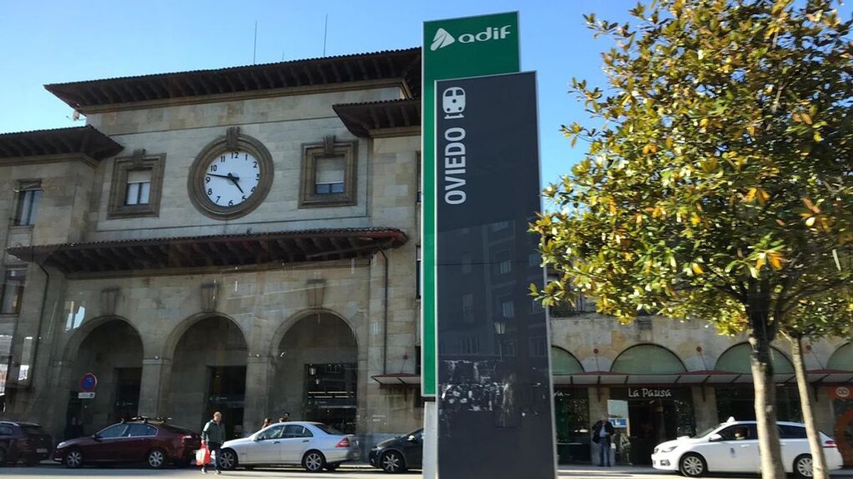 Herido grave un maquinista tras ser arrollado por un tren en la Estación del Norte de Oviedo