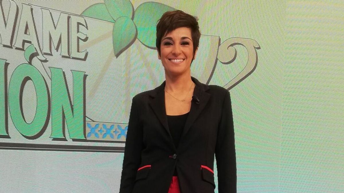 Adela González, presentadora de 'Sálvame', apoya a Belén Esteban tras su caída en directo