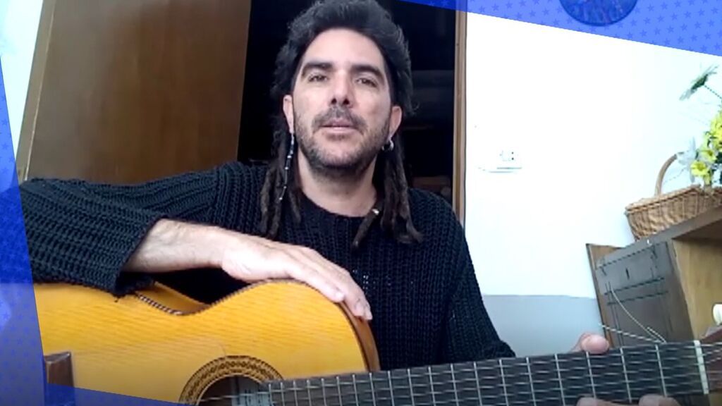 Abel Sánchez, 47 años, de Cáceres : la guitarra como medio de vida
