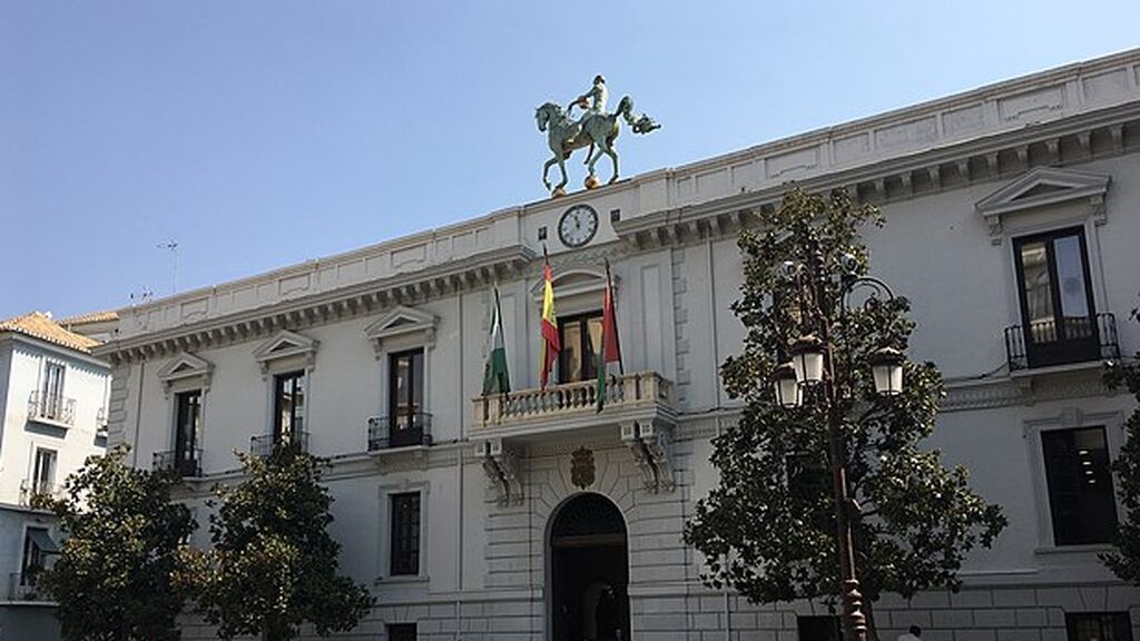 Un 'hacker' de 18 años lidera la banda que desvió nóminas del Ayuntamiento de Granada