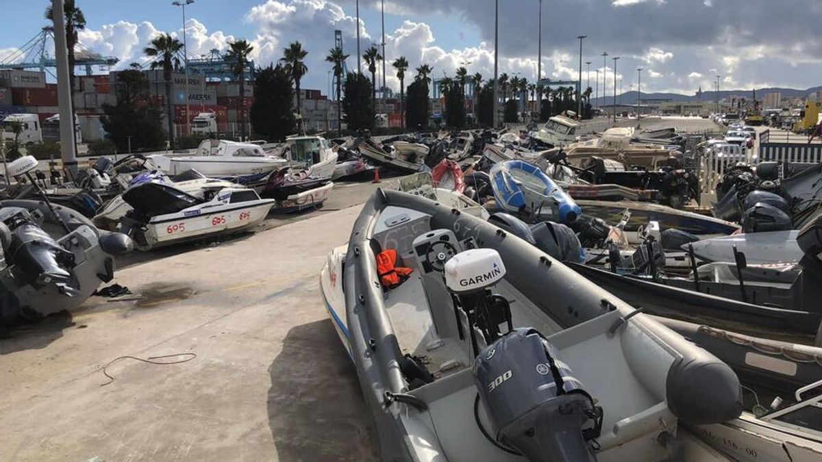 Trescientas narcolanchas apiladas en Algeciras esperan su destrucción: "es una imagen tercermundista" Trescientas narcolanchas apiladas en Algeciras esperan su destrucción: "es una imagen tercermundista"