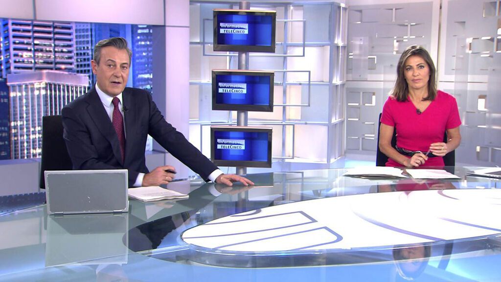 Con José Ribagorda y Ángeles Blanco Informativos Telecinco 2022 Noche 24/04/2022