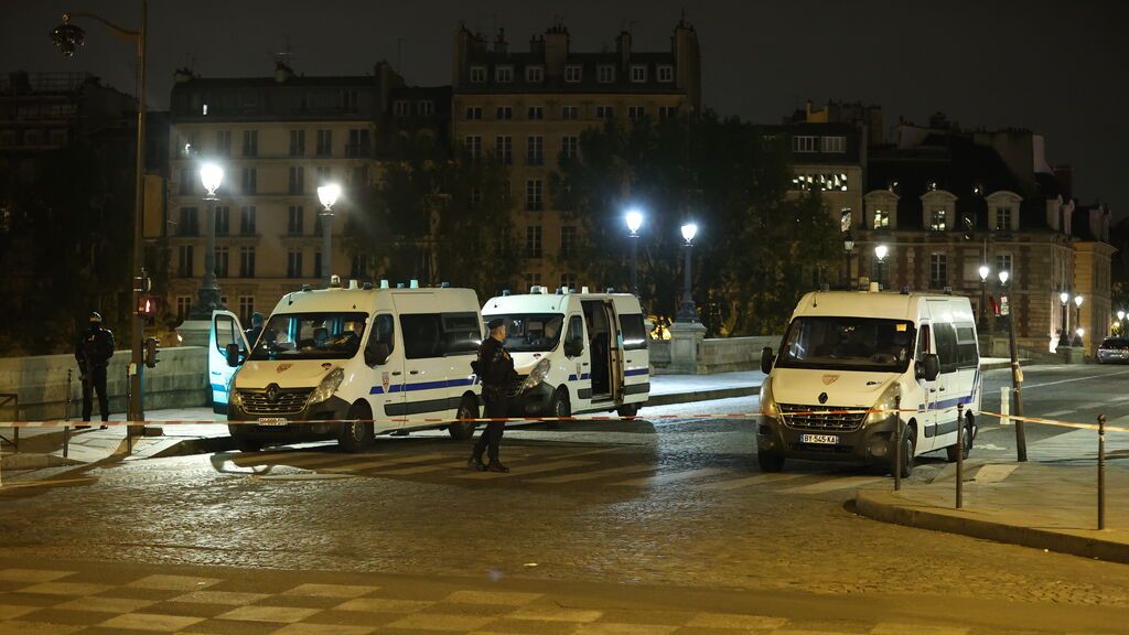 Dos muertos en las protestas contra la victoria de Emmanuel Macron en París