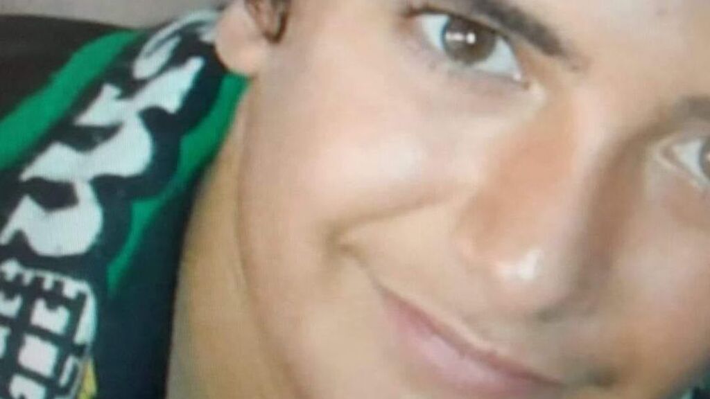 Una madre busca la bufanda del Betis de su hijo fallecido hace tres años: "En todos los partidos la llevaba"