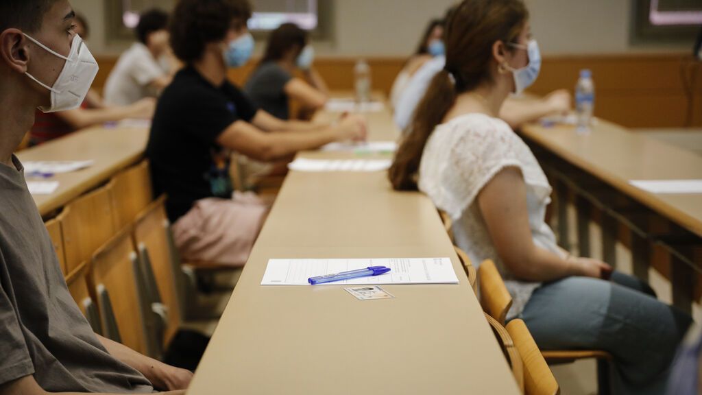 EuropaPress_3222401_estudiantes_asignaturas_troncales_rama_ciencias_esperan_comenzar_pruebas