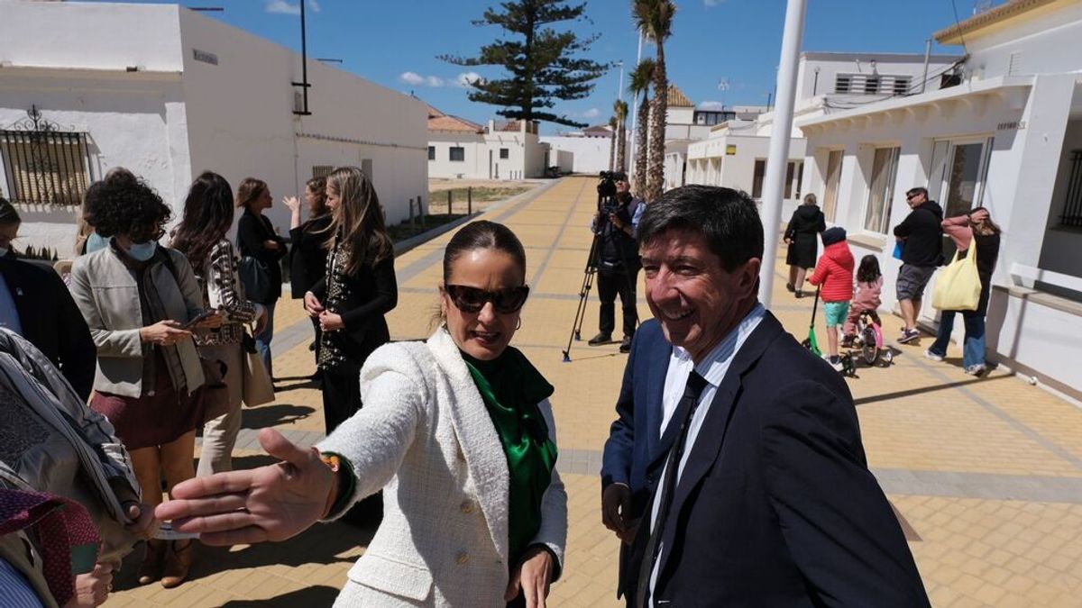 Cuatro diputados autonómicos renuncian como militantes de Cs tras la convocatoria de elecciones andaluzas Cuatro diputados autonómicos renuncian como militantes de Cs tras la convocatoria de elecciones andaluzas