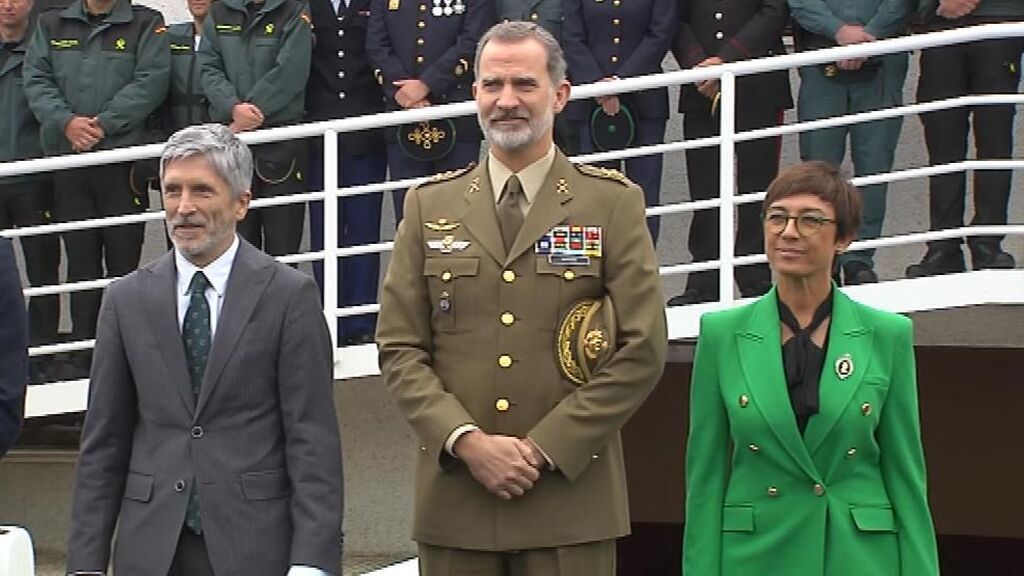El rey Felipe VI visita el cuartel de la Guardia Civil de Sarria