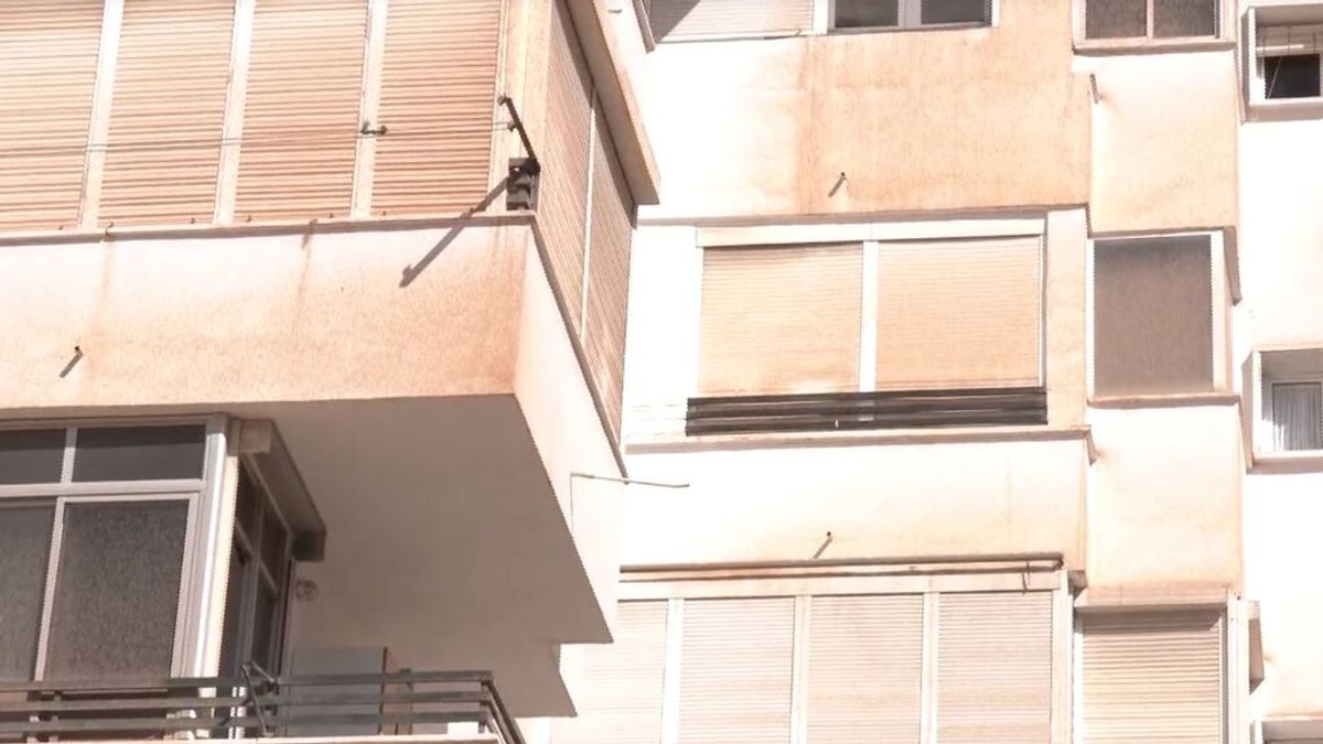 La calima amenaza con volver a Málaga mientras los servicios de limpieza multiplican sus servicios La calima amenaza con volver a Málaga mientras los servicios de limpieza multiplican sus servicios