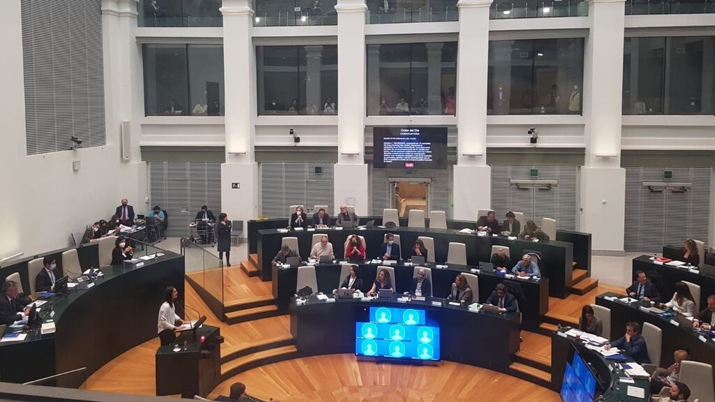 Almeida, contra Maestre: "No grite tanto que no está en una capilla"