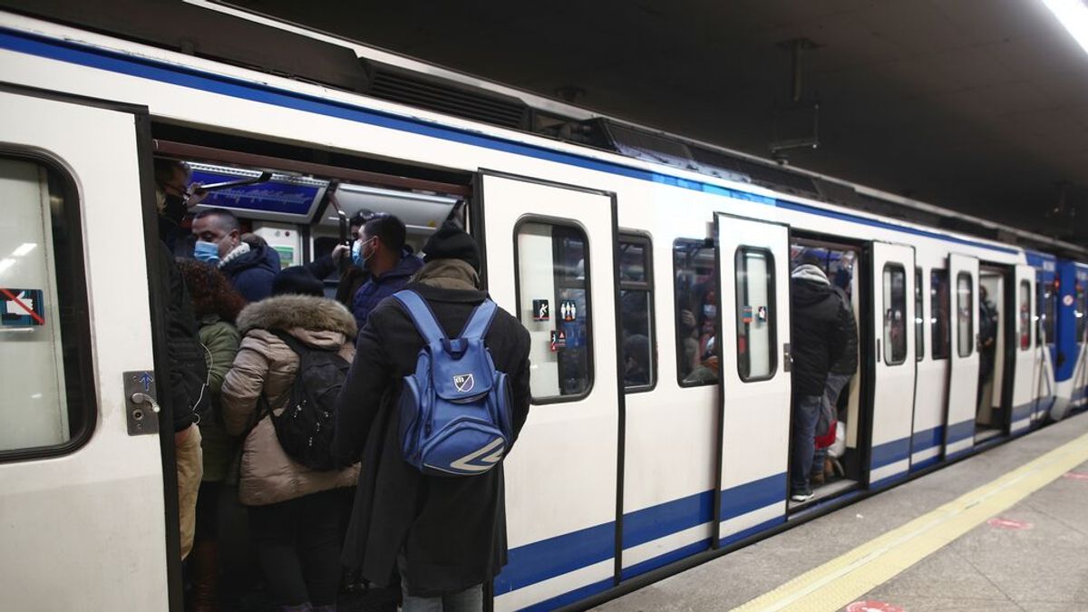 Metro de Madrid retira el 10 % de los trenes en circulación por la subida de la luz Metro de Madrid retira el 10 % de los trenes en circulación por la subida de la luz