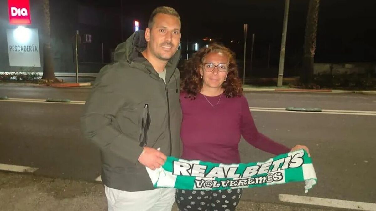 Encuentran la bufanda del Betis del joven fallecido y se la devuelven a su madre: "Un final feliz" Encuentran la bufanda del Betis del joven fallecido y se la devuelven a su madre: "Un final feliz"