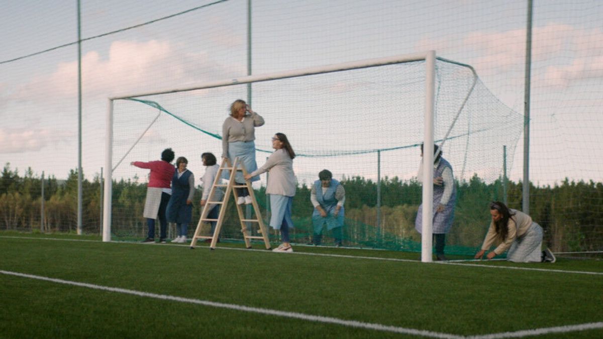 Segunda vida para redes de pesca abandonadas: las han convertido en porterías de fútbol Segunda vida para redes de pesca abandonadas: las han convertido en porterías de fútbol