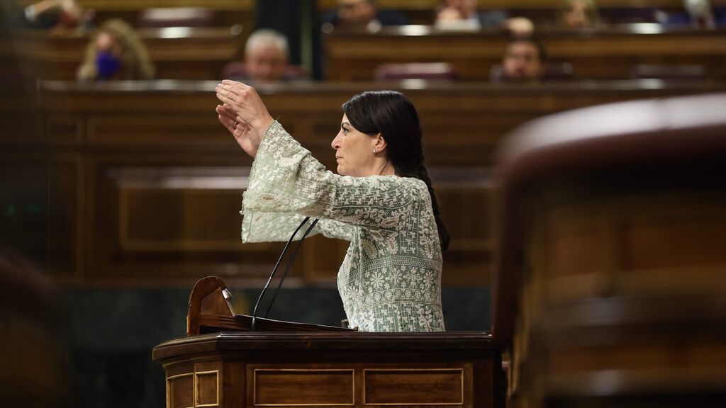 Olona acusa a Batet de "prostituir" el Congreso y ella le afea la falta de "respeto" y de "elegancia"