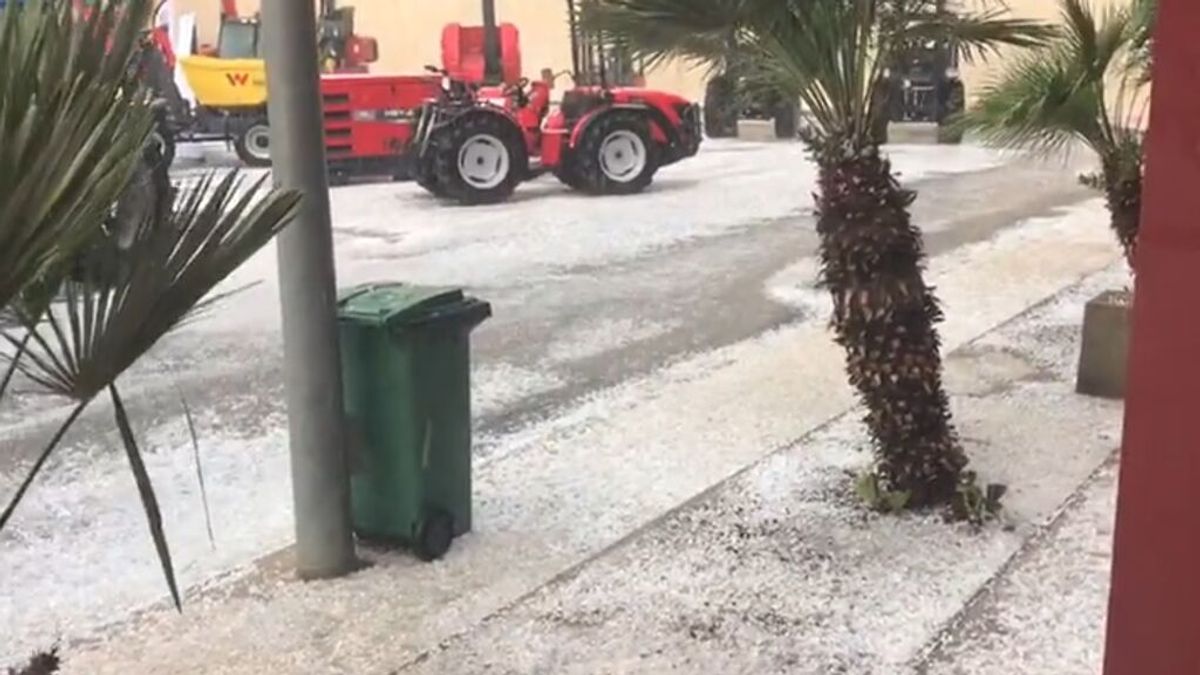 Una tormenta eléctrica acompañada de granizo cae en Casabermeja Una tormenta eléctrica acompañada de granizo cae en Casabermeja