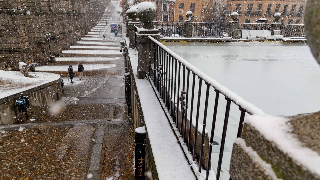 EuropaPress_4393707_nieve_calles_segovia_20_abril_2022_segovia_castilla_leon_espana_nieve