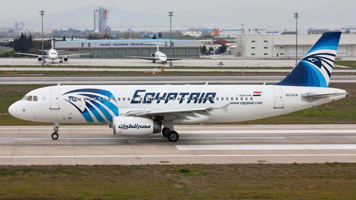 Un cigarrillo encendido por un piloto, la causa del accidente aéreo de Egypt Air en el que murieron 66 personas