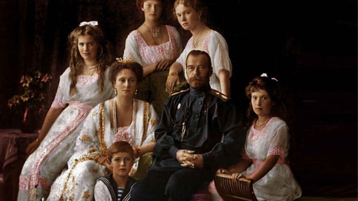 Los Romanov, la dinastía que reinó en Rusia durante tres siglos: quiénes eran el zar Nicolás II, su esposa Alejandra y sus cinco hijos.