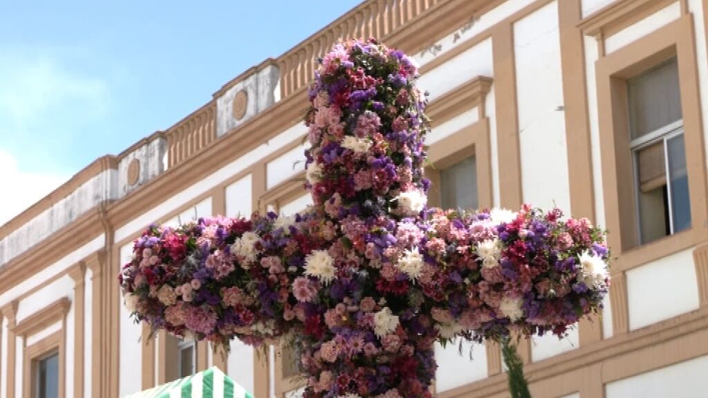 Turistas y cordobeses disfrutan ya del primer día de Cruces pospandemia, a pesar de la amenaza de lluvias