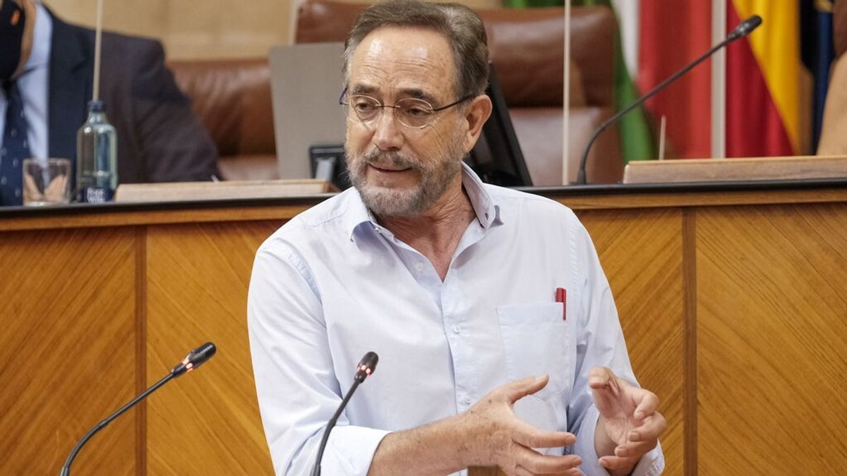 El parlamentario del PSOE de Jaén, Felipe López, se retira tras 43 años dedicado a la política El parlamentario del PSOE de Jaén, Felipe López, se retira tras 43 años dedicado a la política