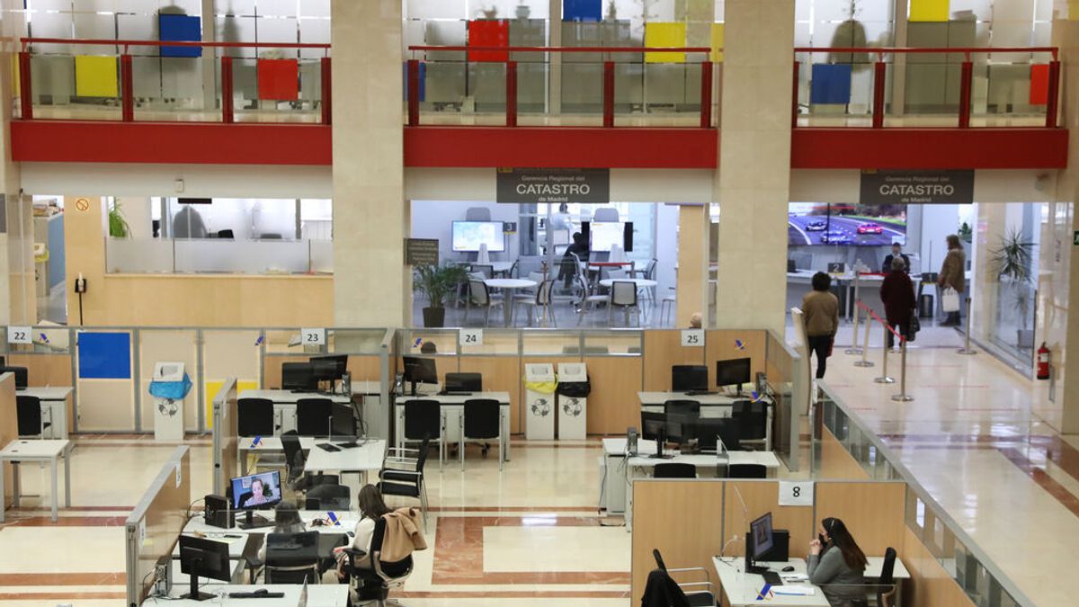 EuropaPress_4363467_varios_empleados_trabajan_oficina_agencia_tributaria_dia_antes_comienzo EuropaPress_4363467_varios_empleados_trabajan_oficina_agencia_tributaria_dia_antes_comienzo