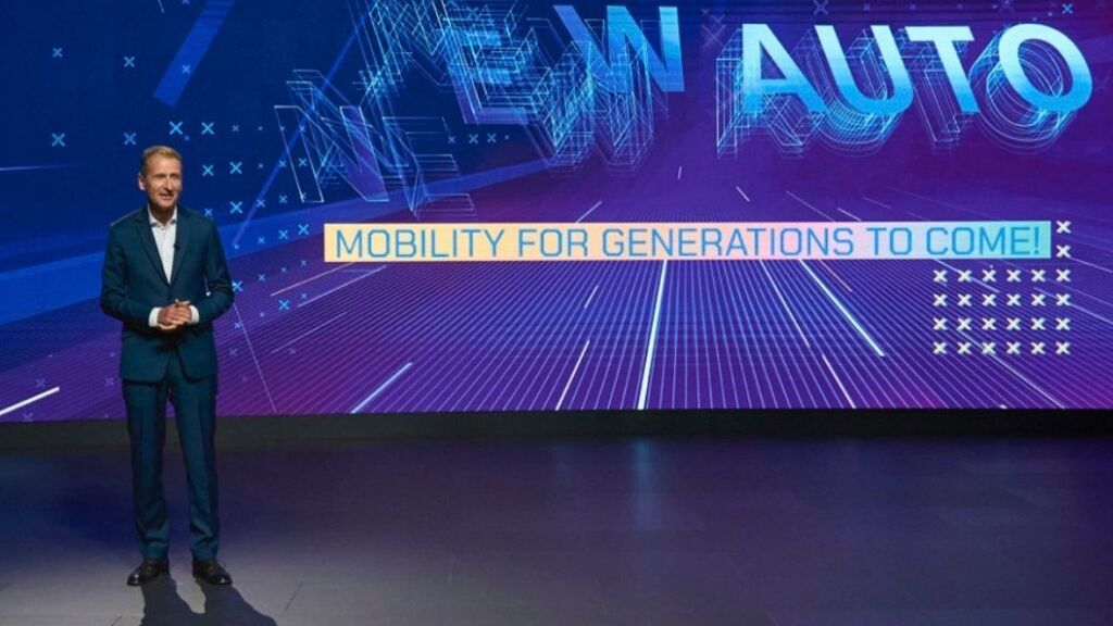 Herbert Diess, presentando la estrategia a futuro del grupo Volkswagen