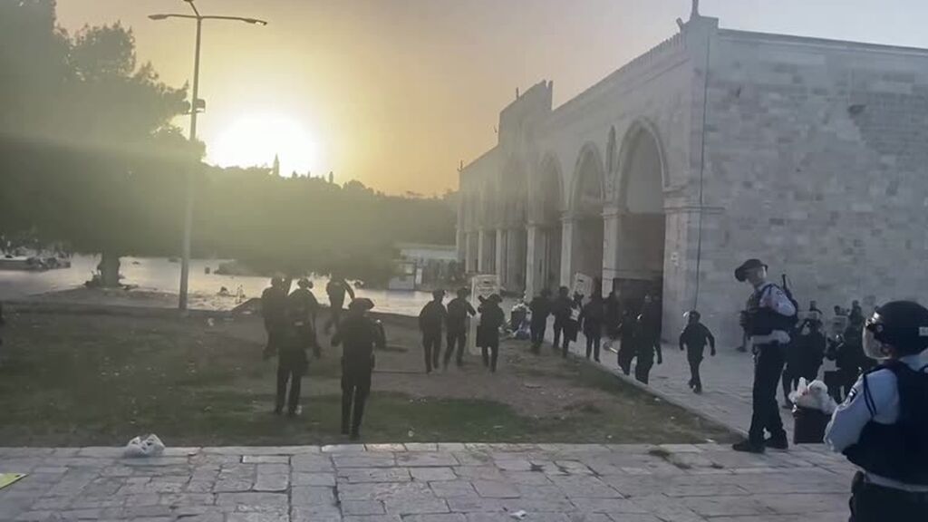 Decenas de palestinos heridos en nuevos incidentes en la Explanada de las Mezquitas