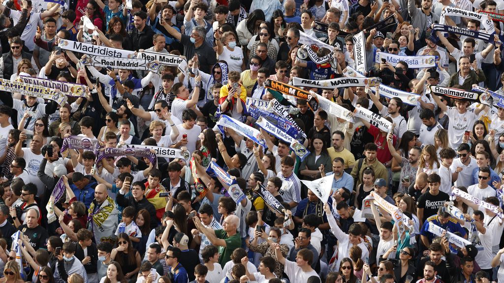 Los aficionados del Real Madrid celebran su título de Liga, en imágenes