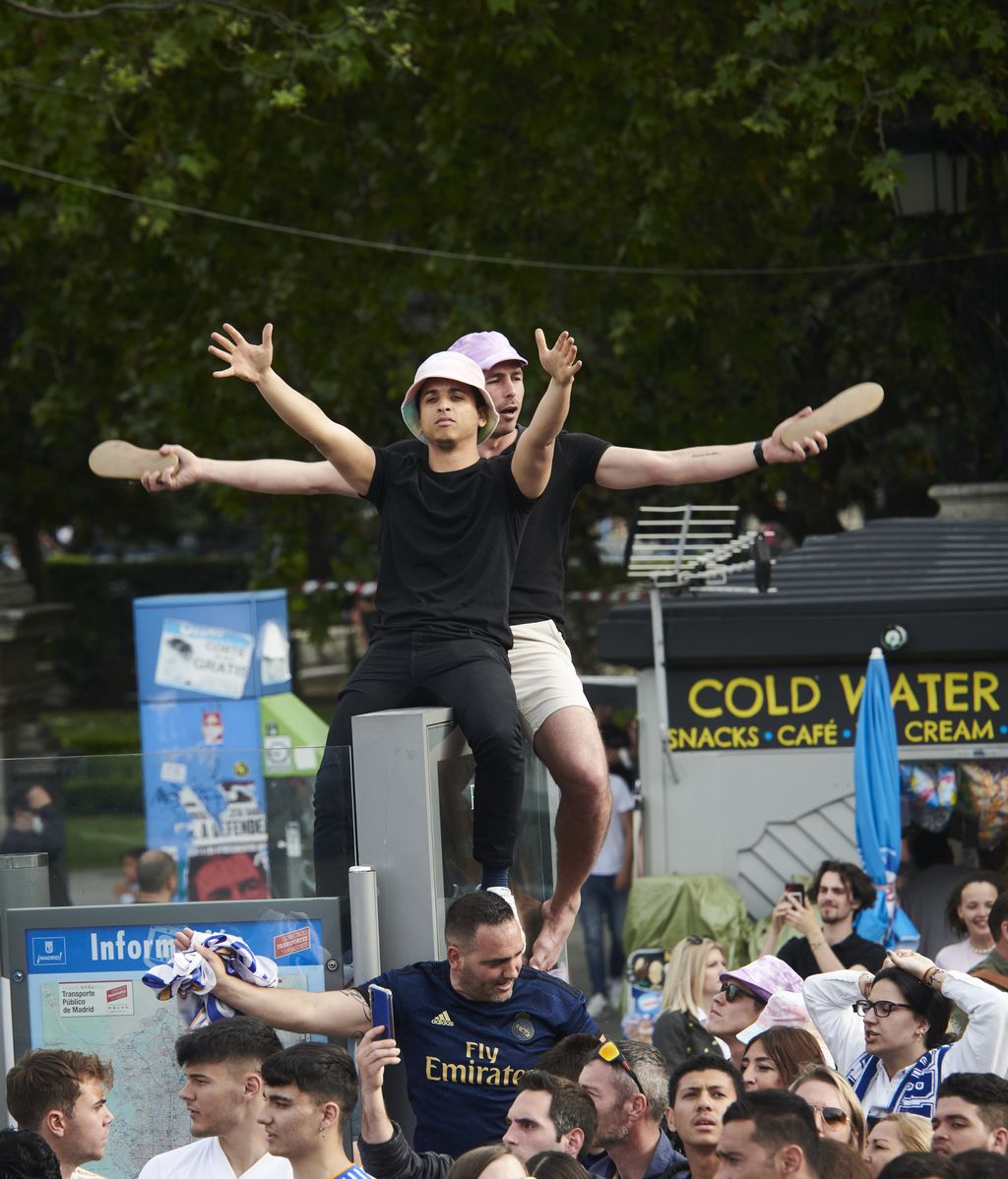 Los aficionados del Real Madrid celebran su título de Liga, en imágenes