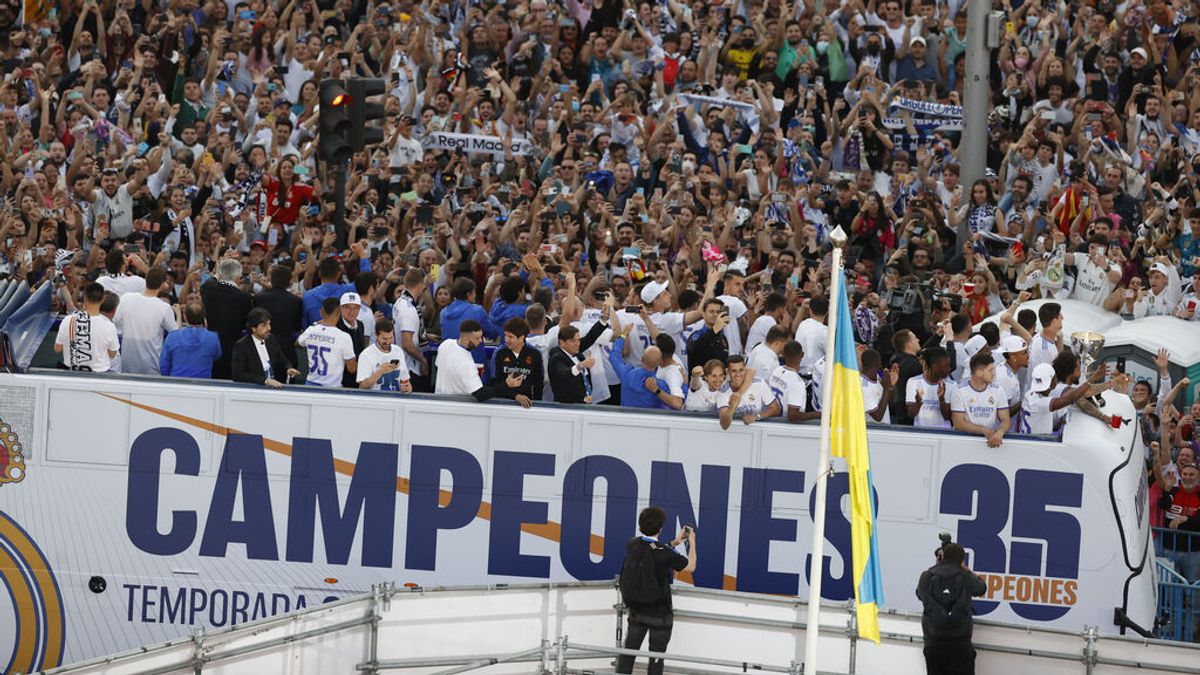 El Real Madrid celebra en la Cibeles el título de Liga El Real Madrid celebra en la Cibeles el título de Liga