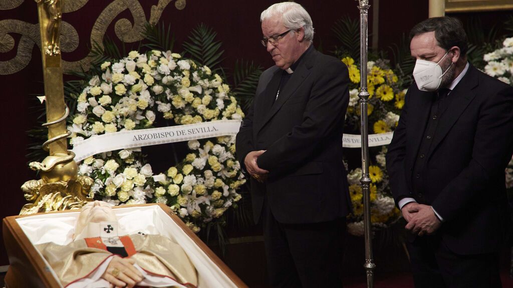 La Catedral de Sevilla acoge este sábado el funeral por el cardenal Amigo Vallejo
