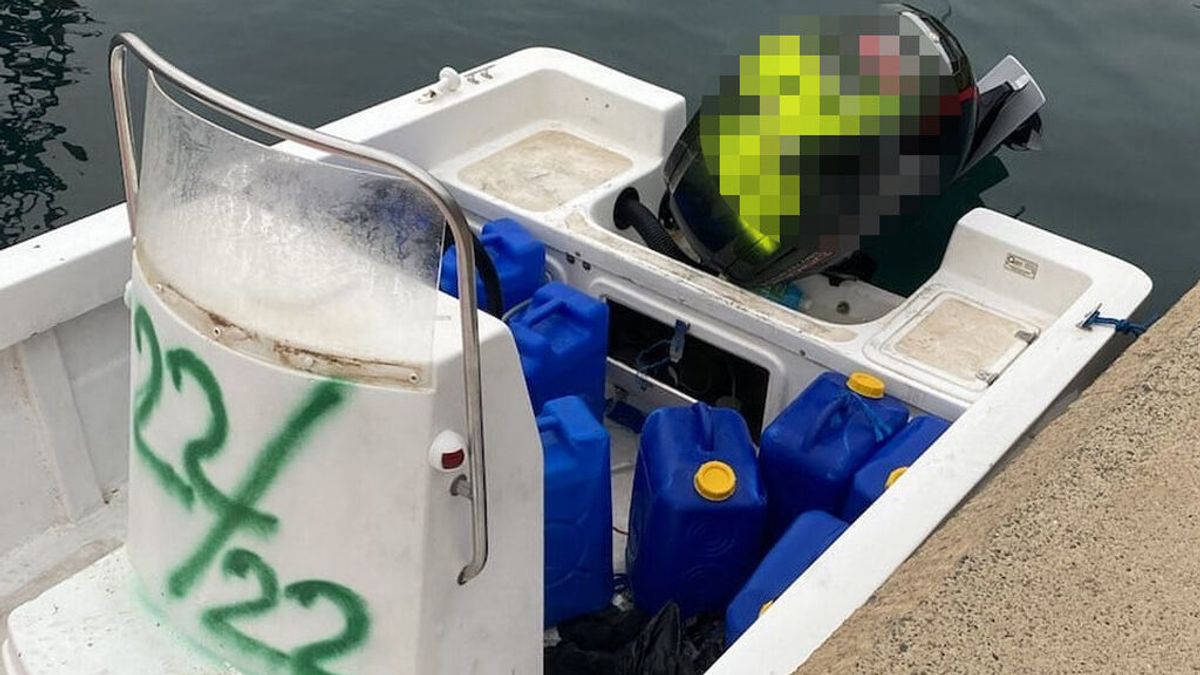 Detenido un menor en Almería por patronear una embarcación en la que viajaban once sirios Detenido un menor en Almería por patronear una embarcación en la que viajaban once sirios