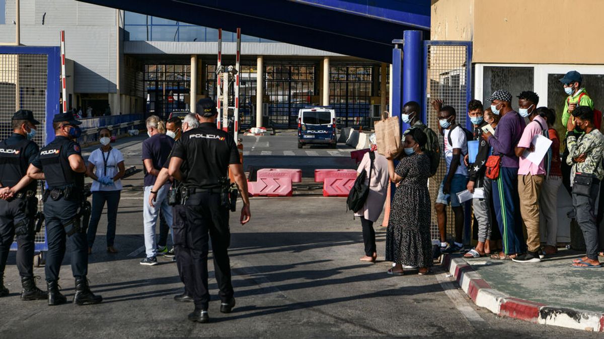 La reapertura de fronteras de Ceuta y Melilla se retrasa otros 15 días para "ultimar" detalles con Marruecos La reapertura de fronteras de Ceuta y Melilla se retrasa otros 15 días para "ultimar" detalles con Marruecos