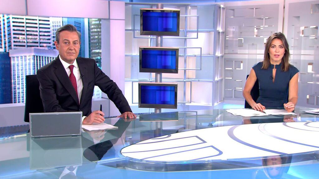 Con José Ribagorda y Ángeles Blanco Informativos Telecinco 2022 Mediodía 30/04/2022