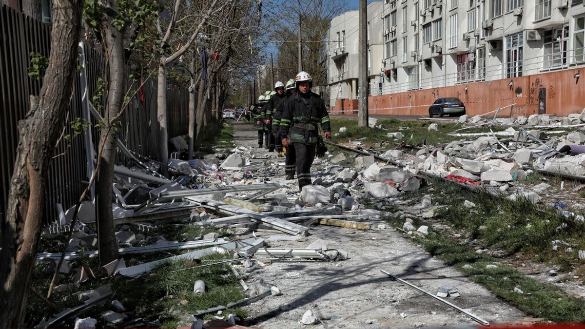 Un misil ruso impacta en la pista de aterrizaje del aeropuerto de Odesa