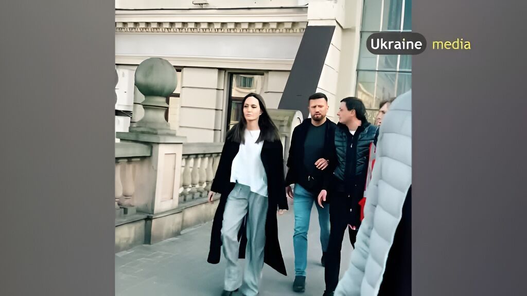 Las sirenas antiaéreas interrumpen la visita de Angelina Jolie a Leópolis