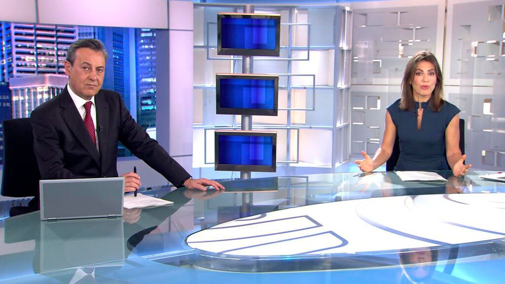 Con José Ribagorda y Ángeles Blanco Informativos Telecinco 2022 Noche 30/04/2022