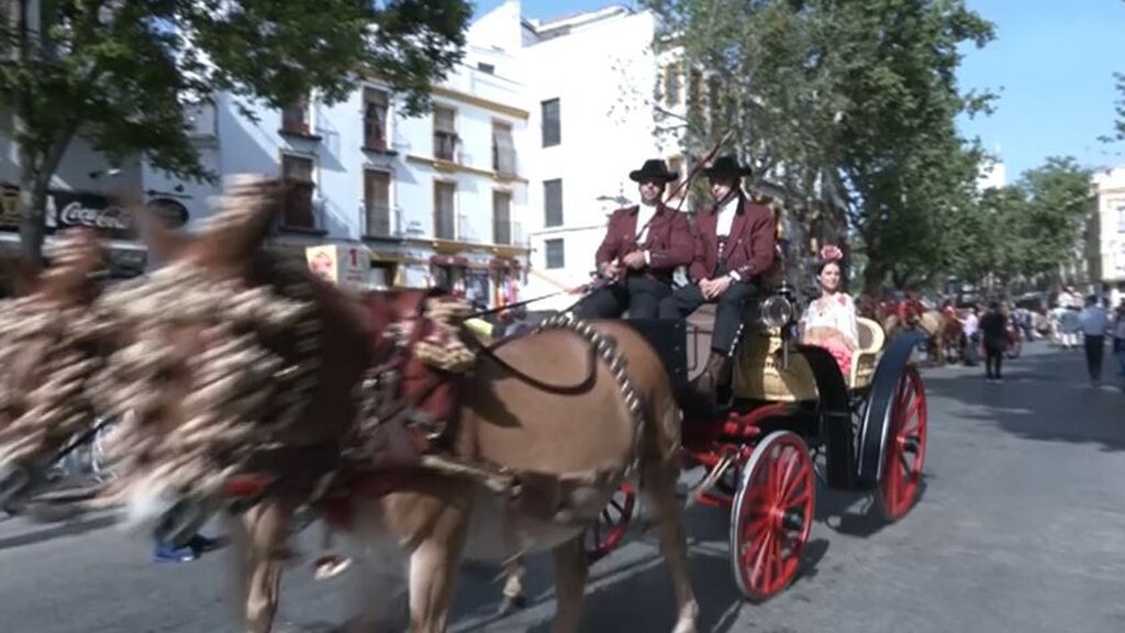 Los enganches, los coches de caballos, inauguran el domingo de la Feria de Abril