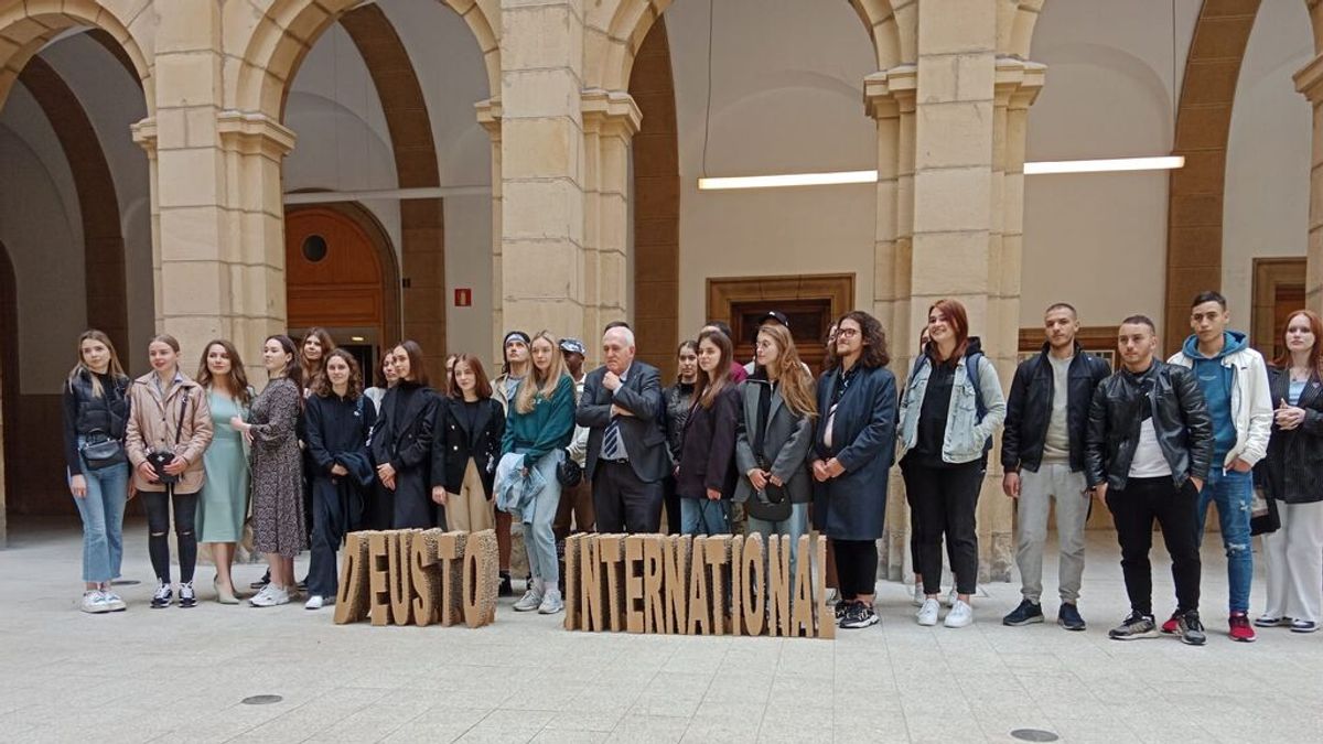 La Universidad de Deusto recibe a los 42 primeros estudiantes refugiados de Ucrania La Universidad de Deusto recibe a los 42 primeros estudiantes refugiados de Ucrania