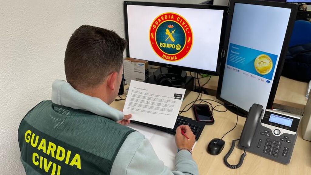 La Guardia Civil de Bizkaia alerta sobre el incremento de estafas con inversiones bursátiles