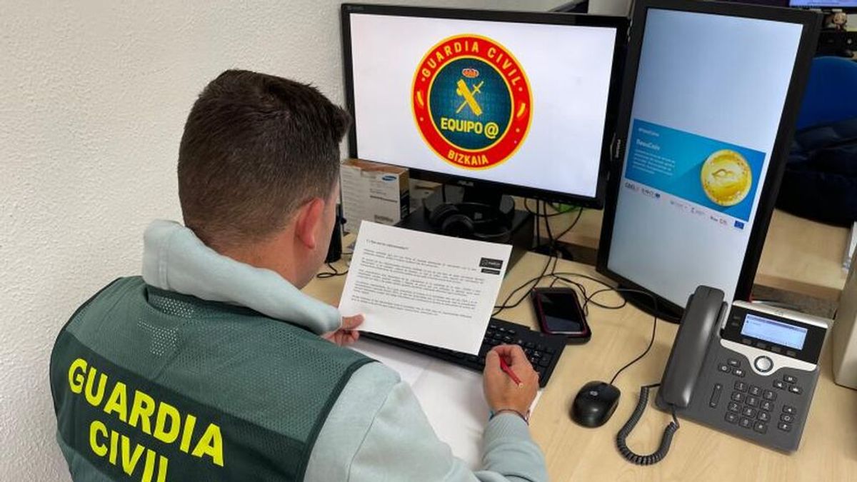 La Guardia Civil de Bizkaia alerta sobre el incremento de estafas con inversiones bursátiles La Guardia Civil de Bizkaia alerta sobre el incremento de estafas con inversiones bursátiles