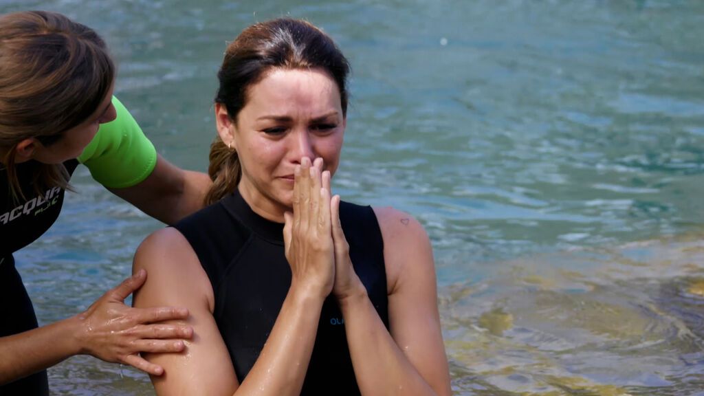 Fabiola Martínez se enfrenta a su mayor miedo en una piscina