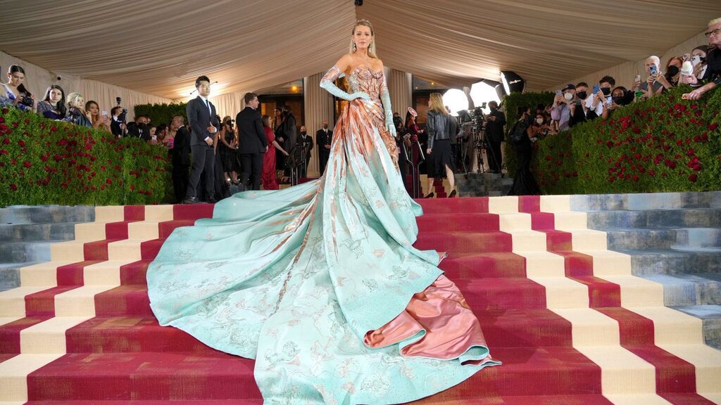 ¿Qué secretos esconde el deslumbrante vestido de Blake Lively en la Met Gala?