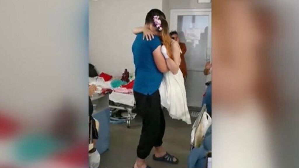 El baile nupcial de la joven enfermera ucraniana que perdió sus piernas al pisar una mina rusa