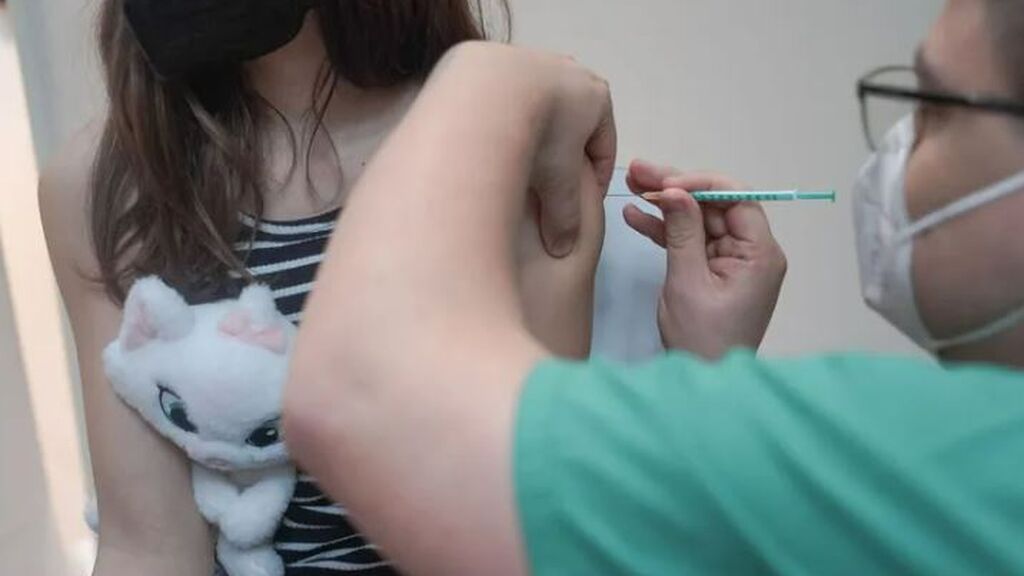 Cataluña vacunará a niños de 11 y 12 años contra el virus del papiloma humano el próximo curso