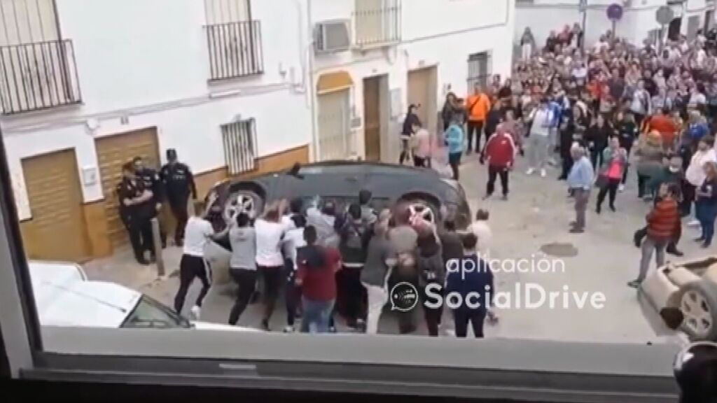 Identificados los responsables del vuelco de coches de unos vecinos de Casariche a los que acusan de robos en el pueblo