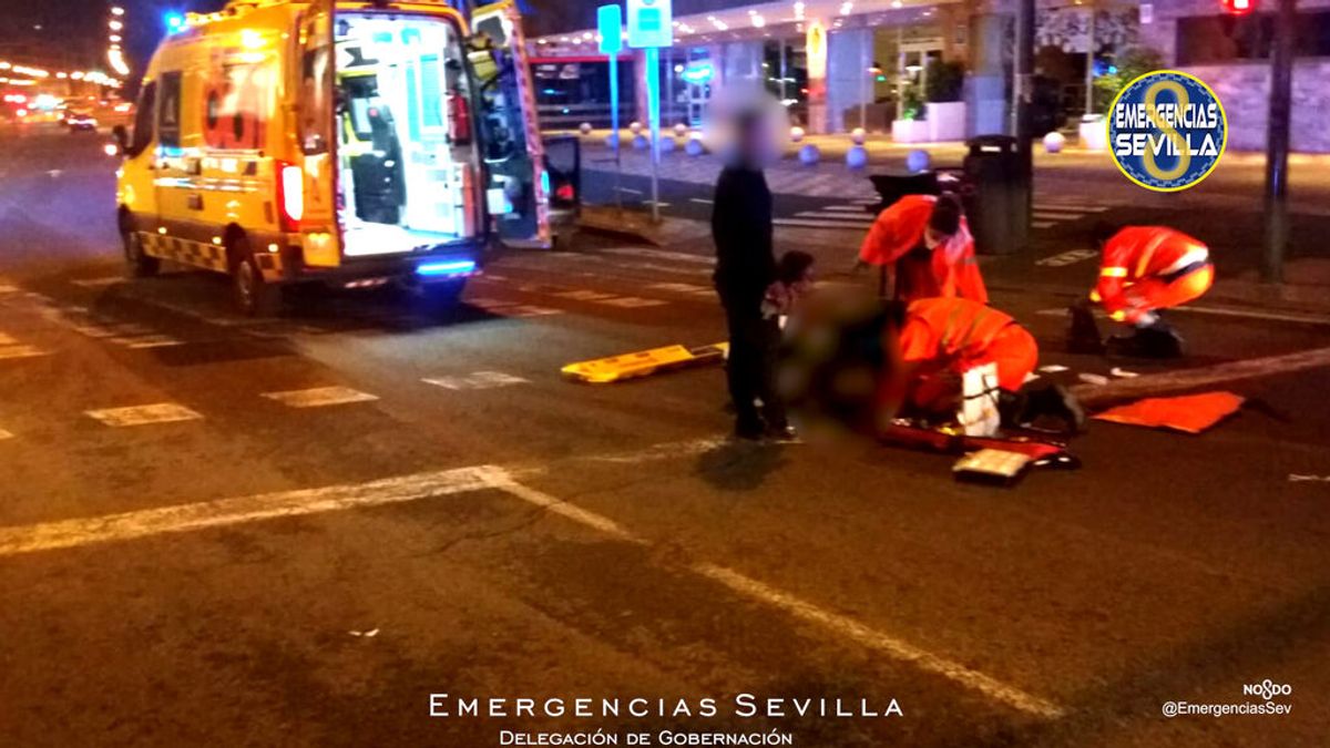 Un conductor ebrio que volvía de la Feria de Sevilla choca con una moto y se da a la fuga