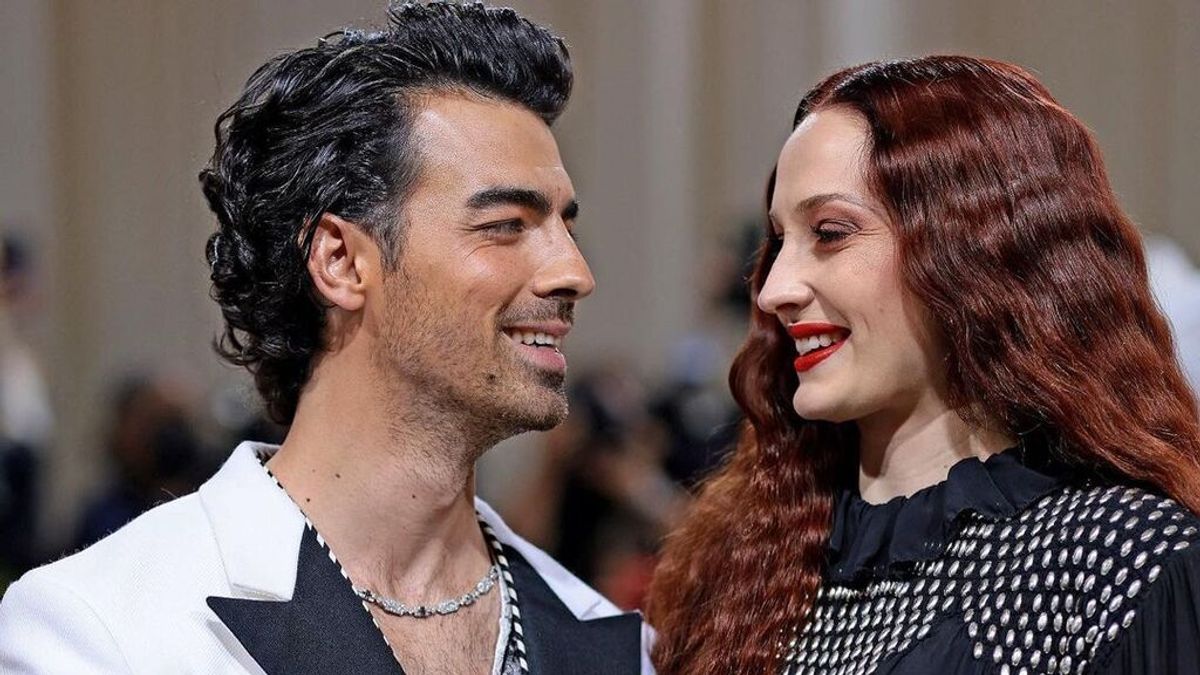 Sophie Turner posa embarazada junto a Joe Jonas en la alfombra roja de la MET Gala 2022