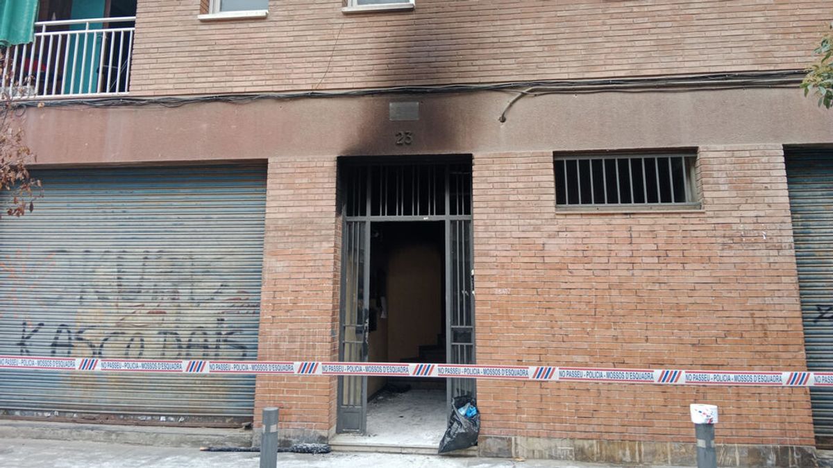 La policía había intervenido varias veces en el bloque incendiado de Santa Coloma por problemas de convivencia La policía había intervenido varias veces en el bloque incendiado de Santa Coloma por problemas de convivencia