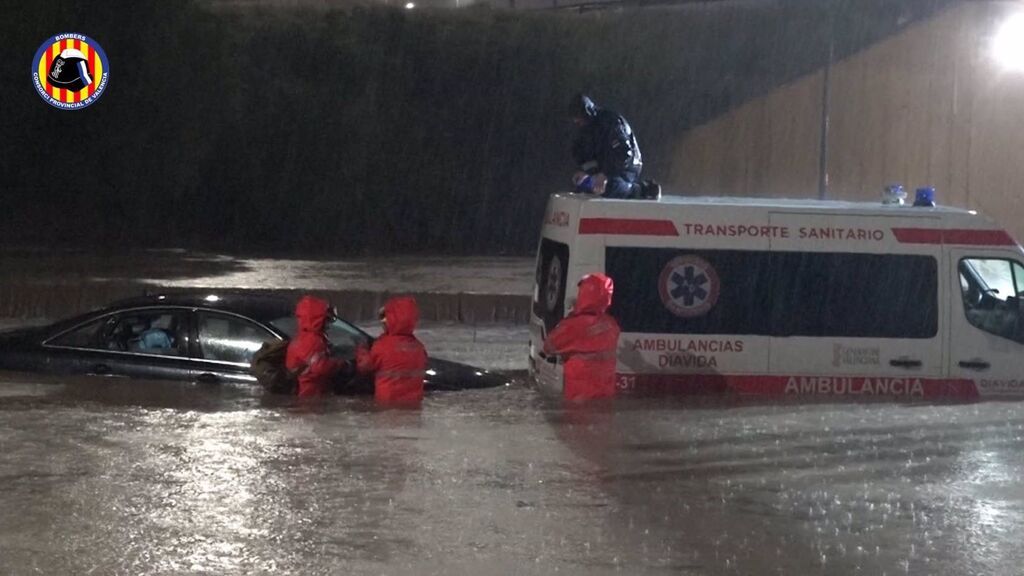 La lluvia deja Valencia sumida en el caos: tormenta histórica de 261 litros por metro cuadrado