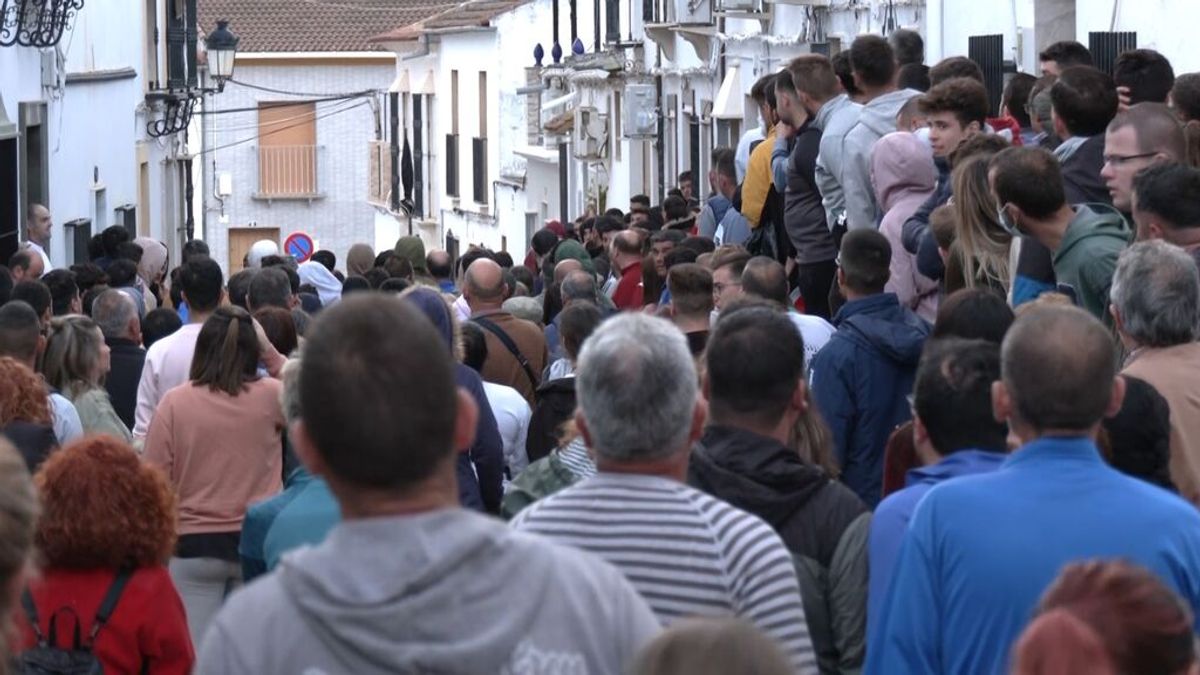 El Ayuntamiento de Casariche pide a los vecinos “calma tras el escrache" al alcalde El Ayuntamiento de Casariche pide a los vecinos “calma tras el escrache" al alcalde